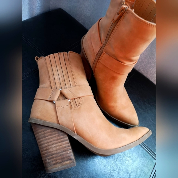 DOLCE VITA ANKLE BOOTS - Picture 2 of 6